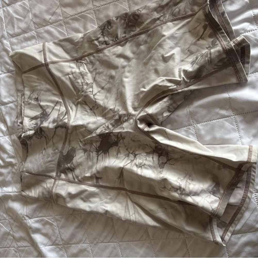 Balance Athletica Women's Bike Shorts - Beige Marble